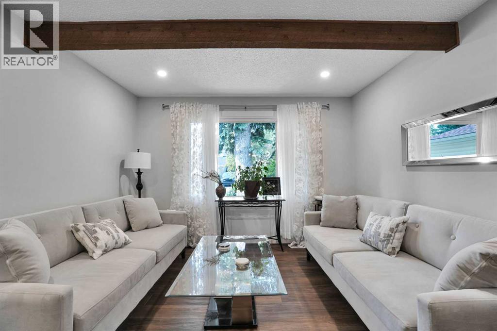 36 Coach Manor Rise Sw, Calgary, Alberta  T3H 1C4 - Photo 8 - A2336519