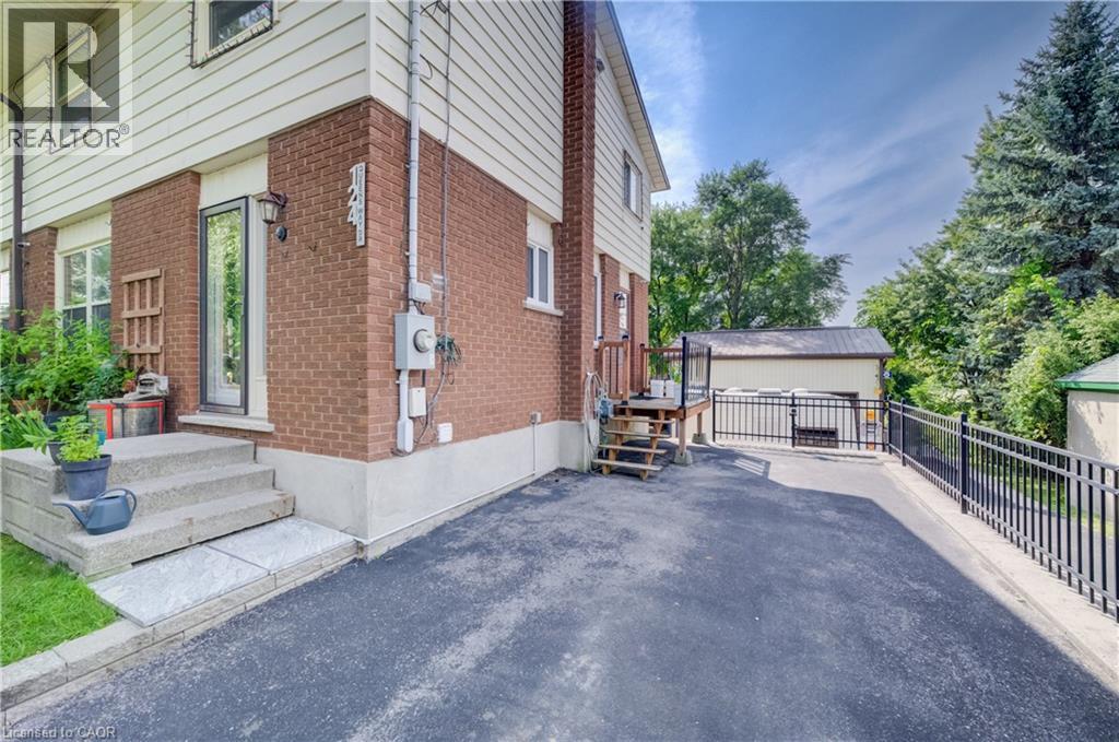 124 Queensway Drive, St. Jacobs, Ontario  N0B 2N0 - Photo 2 - 40855436
