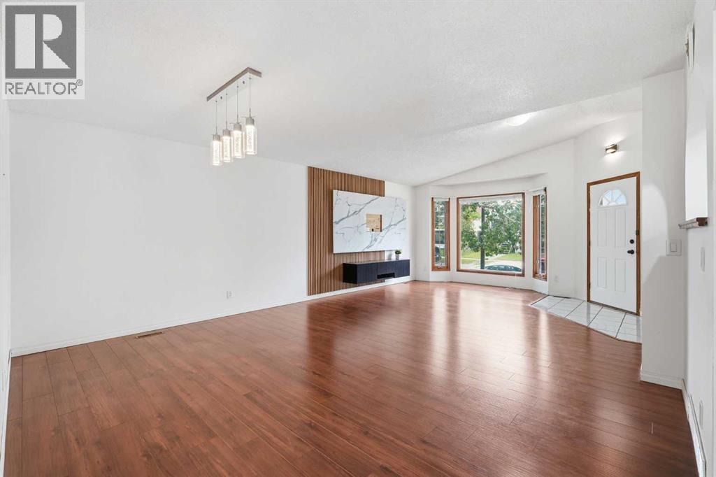 251 Erin Woods Drive SE, Calgary, Alberta  T2Z 2V8 - Photo 10 - A2337046