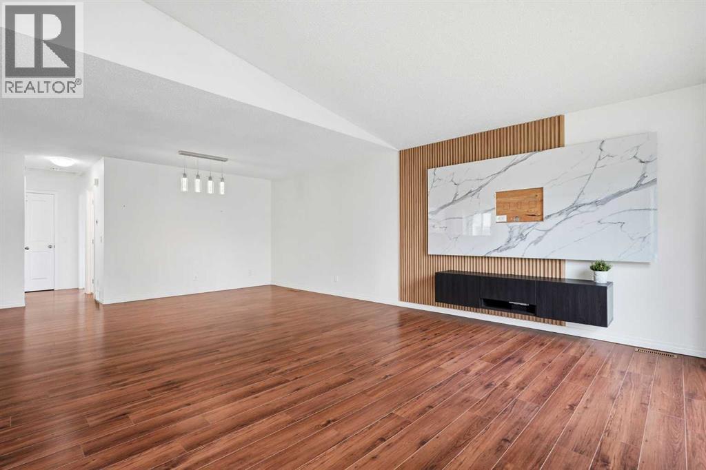 251 Erin Woods Drive SE, Calgary, Alberta  T2Z 2V8 - Photo 8 - A2337046