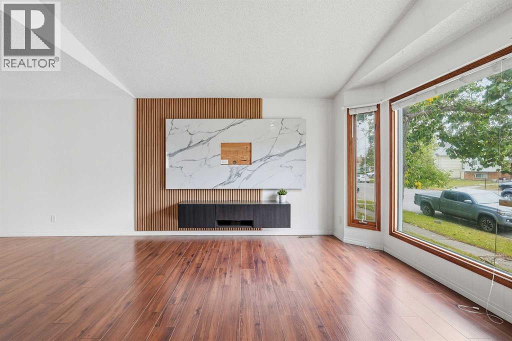 251 Erin Woods Drive SE, Calgary, Alberta  T2Z 2V8 - Photo 6 - A2337046
