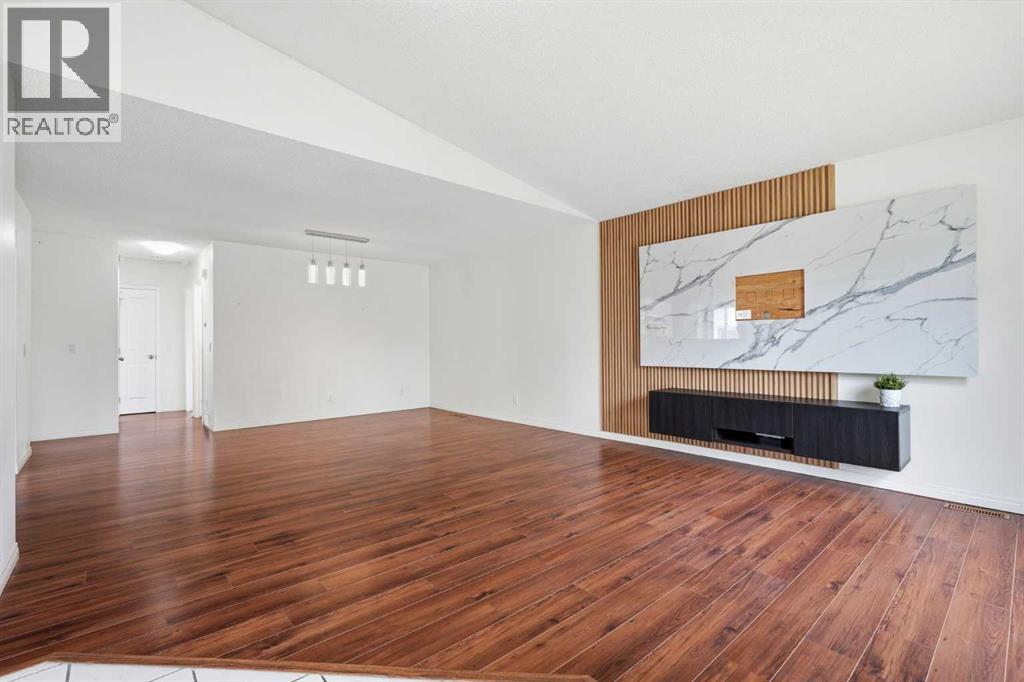 251 Erin Woods Drive SE, Calgary, Alberta  T2Z 2V8 - Photo 7 - A2337046
