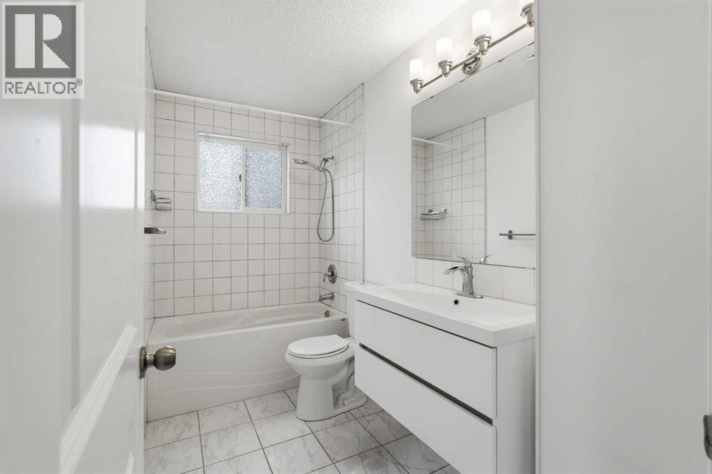 251 Erin Woods Drive SE, Calgary, Alberta  T2Z 2V8 - Photo 19 - A2337046