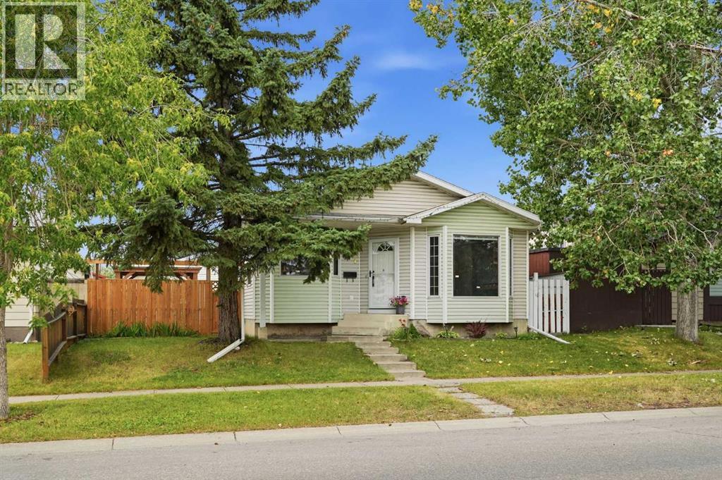 251 Erin Woods Drive SE, Calgary, Alberta  T2Z 2V8 - Photo 2 - A2337046