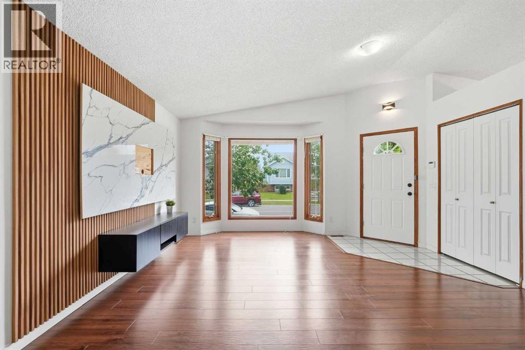251 Erin Woods Drive SE, Calgary, Alberta  T2Z 2V8 - Photo 9 - A2337046