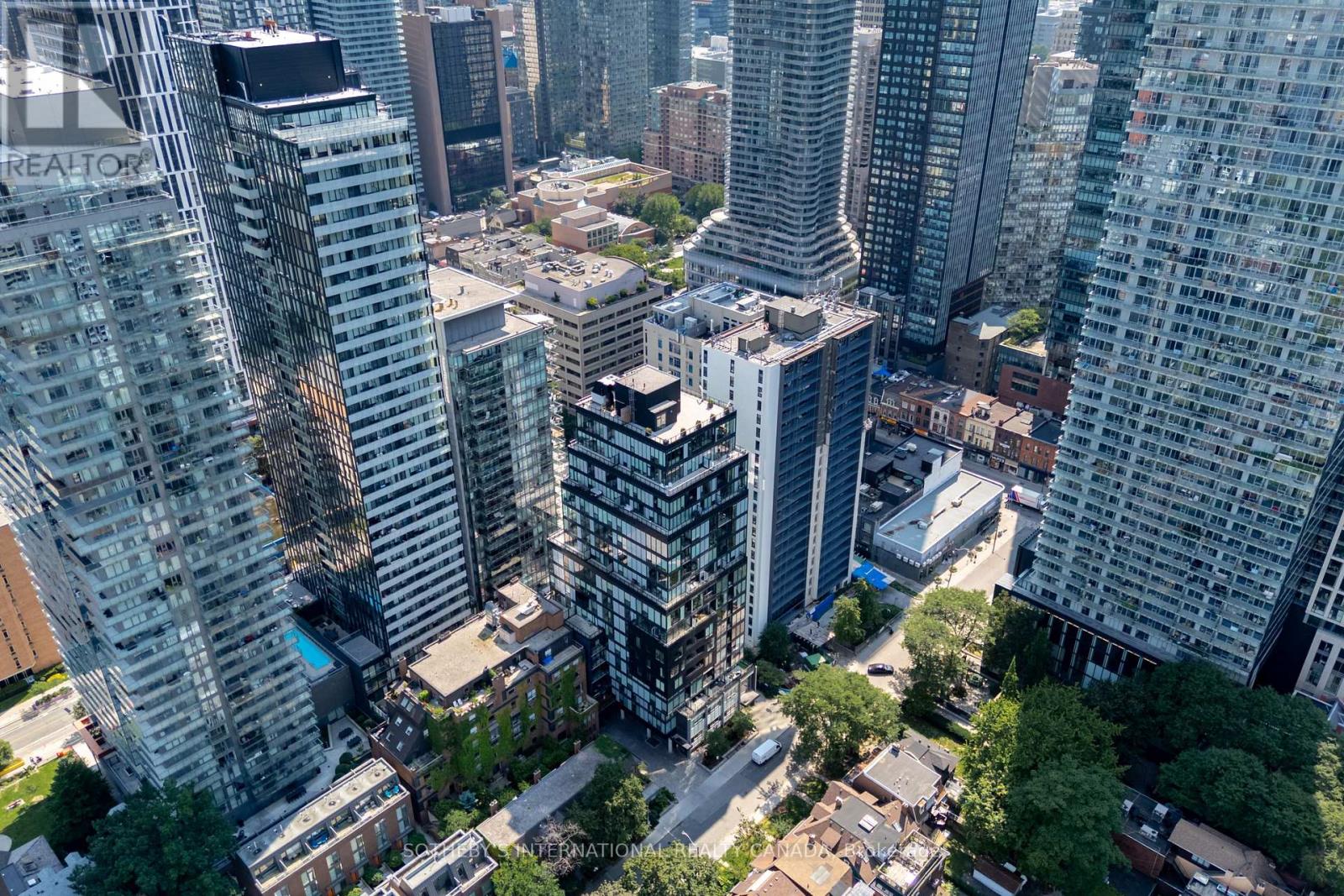 302 - 17 DUNDONALD STREET, Toronto, Ontario
