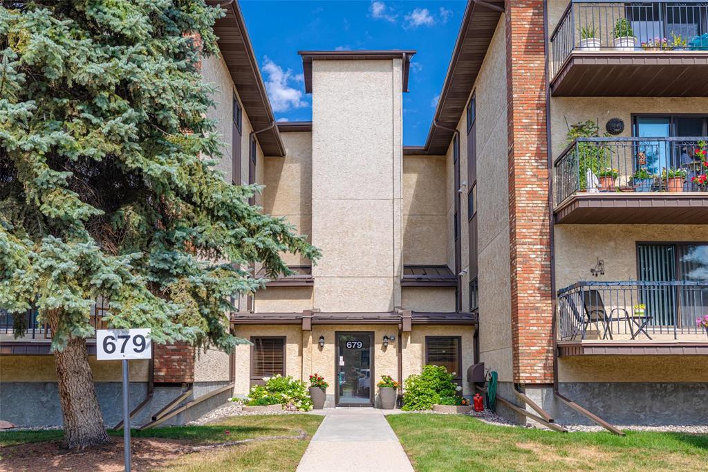 106 679 St Anne's Road, Winnipeg, Manitoba R2N 3S8 - Photo 2 - 202620762
