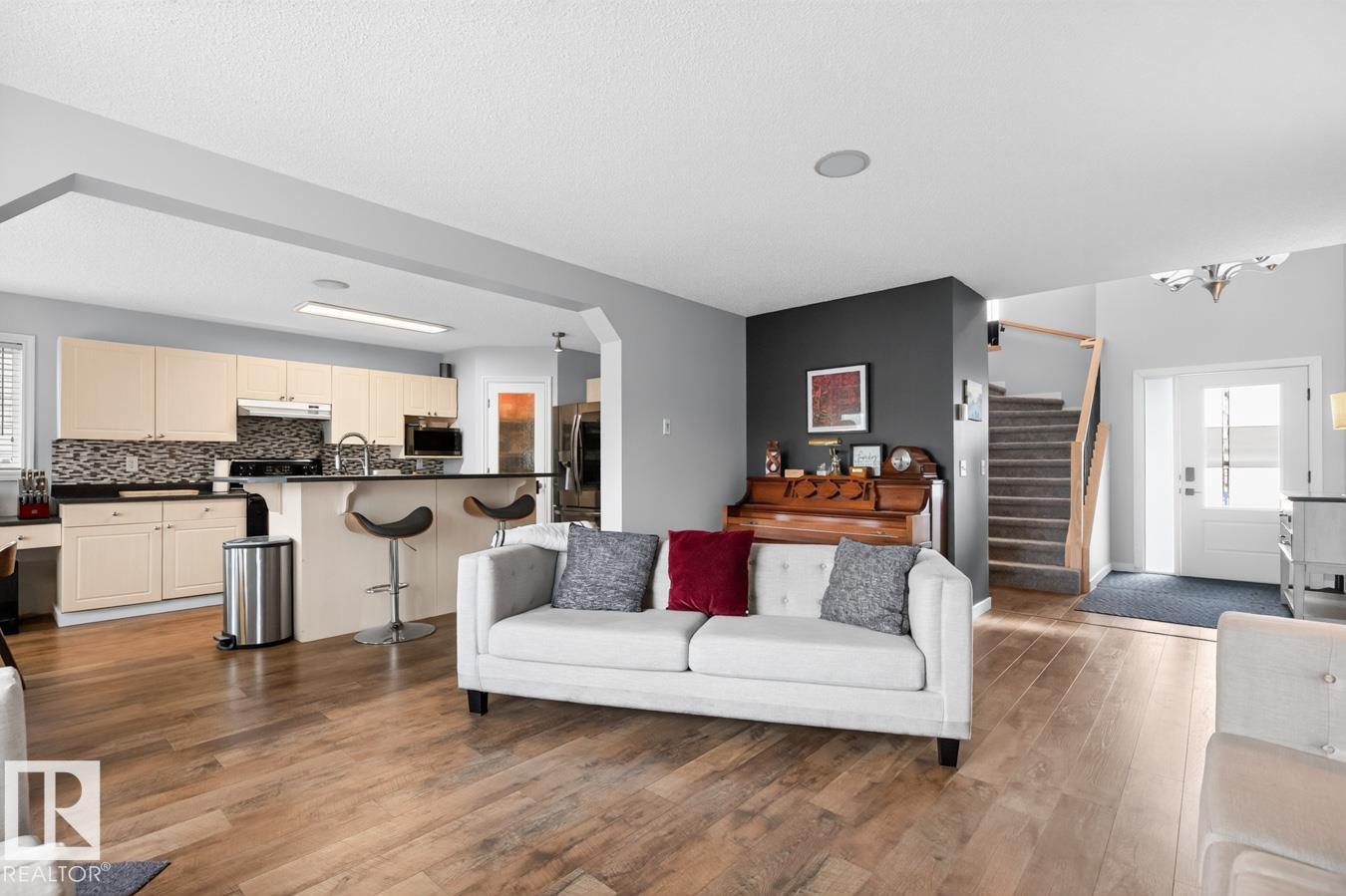 10 Douglas Cr, Leduc, Alberta  T9E 8P3 - Photo 11 - E4504333