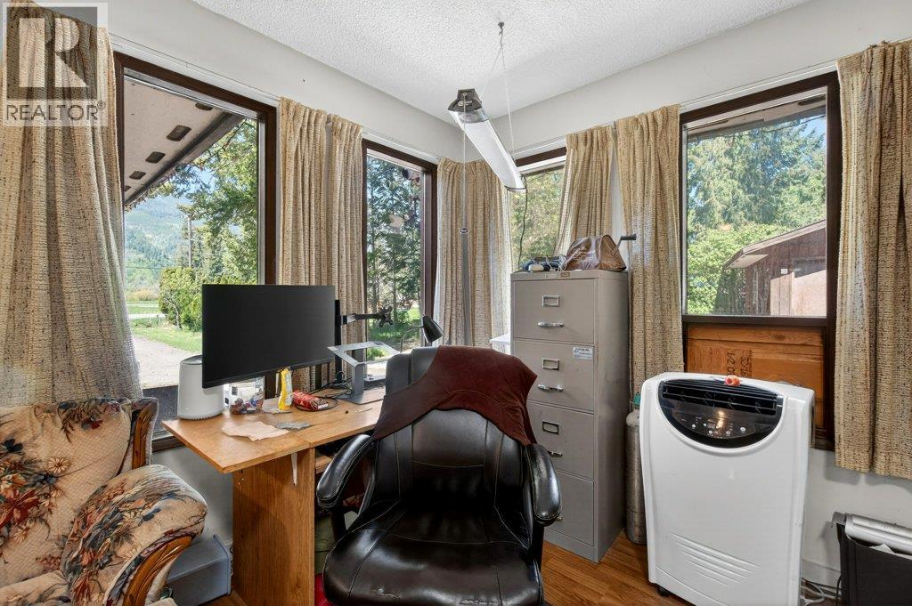 97 Salmon River Road, Salmon Arm, British Columbia  V1E 3E2 - Photo 28 - 10386213
