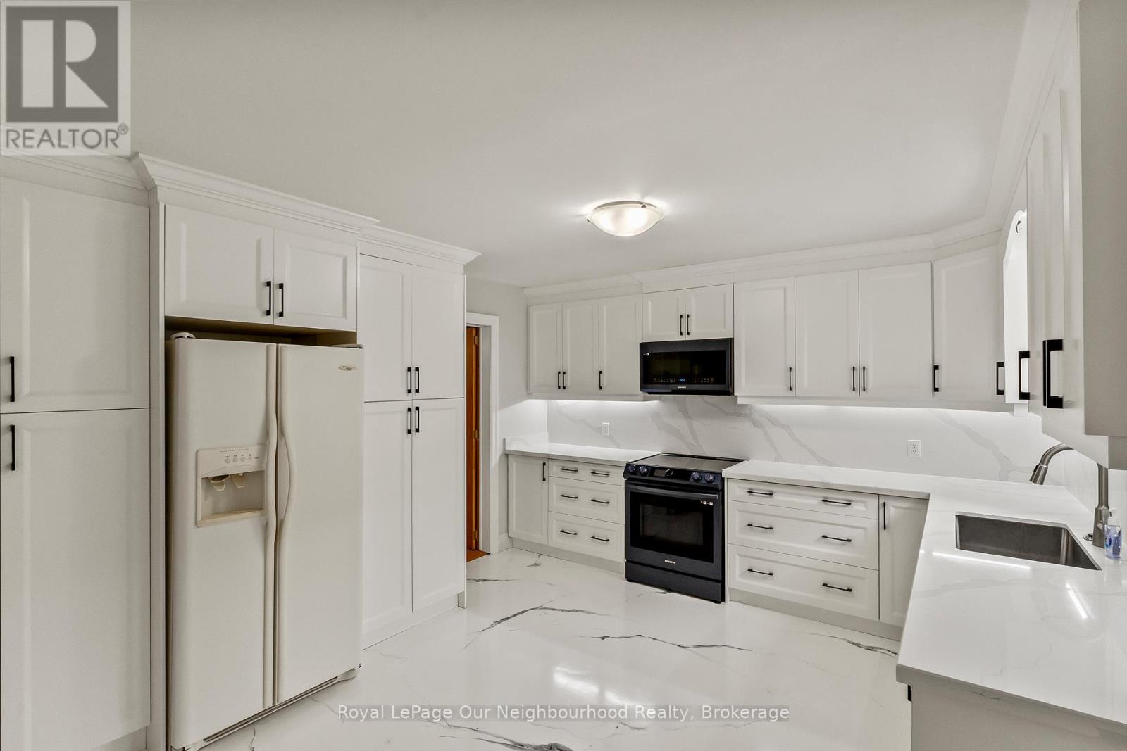 56 Glenabbey Drive, Clarington, Ontario  L1E 2B5 - Photo 3 - E13688062