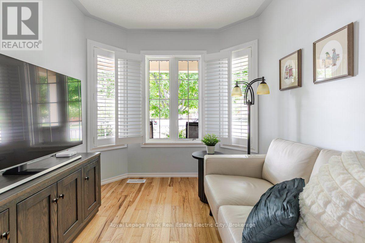 919 Wentworth Street, Peterborough, Ontario  K9J 5Y4 - Photo 7 - X13688208