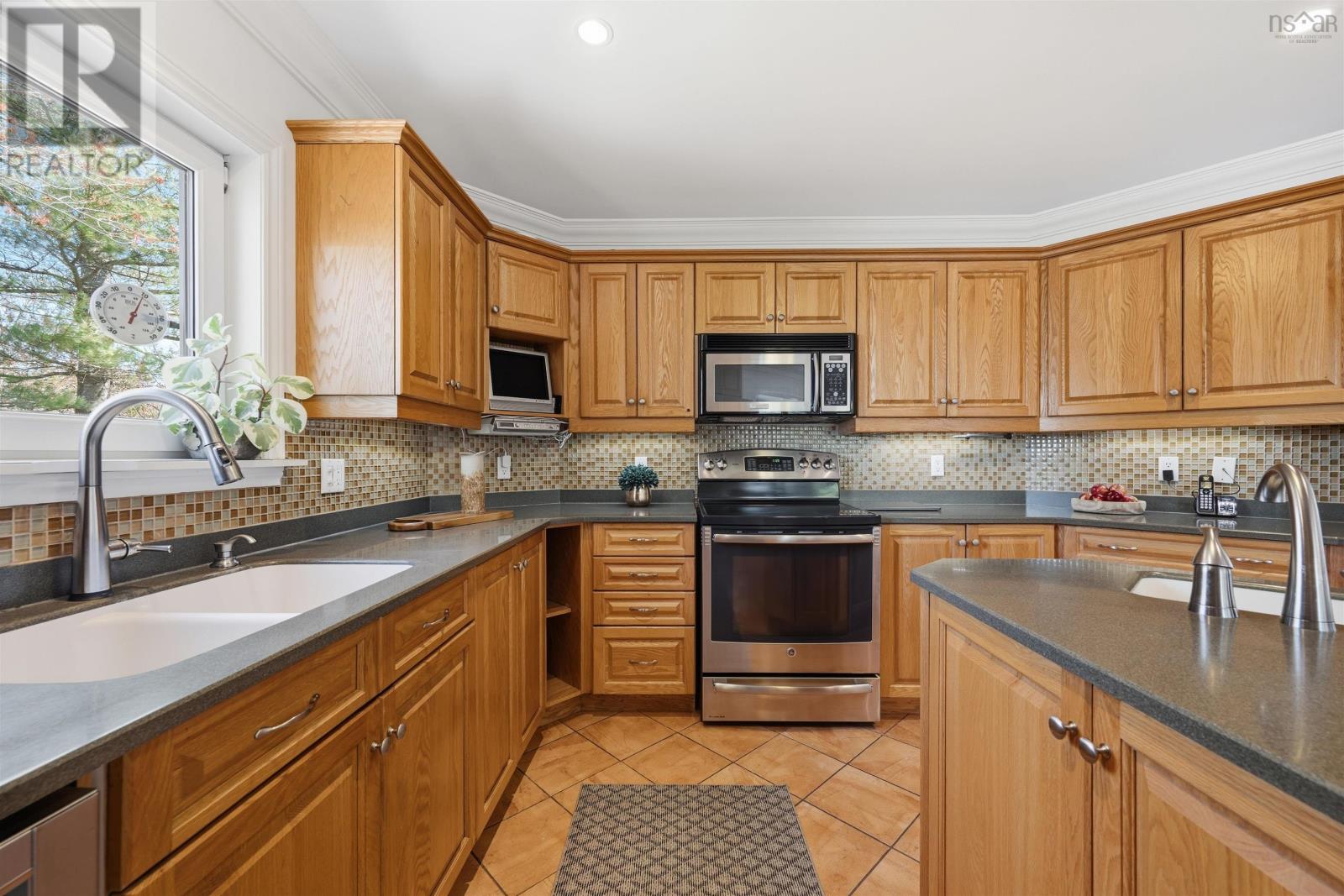 243 Lakeshore Drive, Hammonds Plains, Nova Scotia  B4B 1X1 - Photo 9 - 202611126