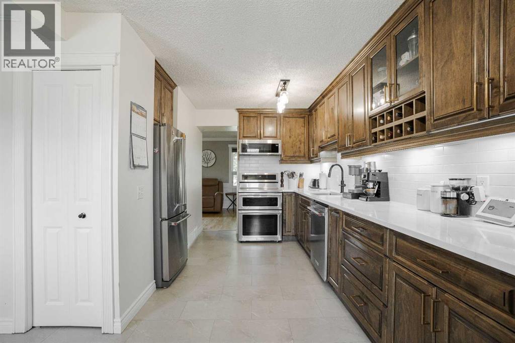 108 Norbasca Bay, Fort Mcmurray, Alberta  T9H 4T6 - Photo 4 - A2338024