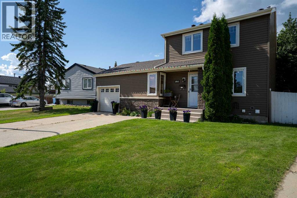 108 Norbasca Bay, Fort Mcmurray, Alberta  T9H 4T6 - Photo 2 - A2338024