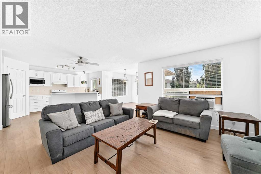 124 West Lakeview Drive, Chestermere, Alberta  T1X 1J1 - Photo 8 - A2333041