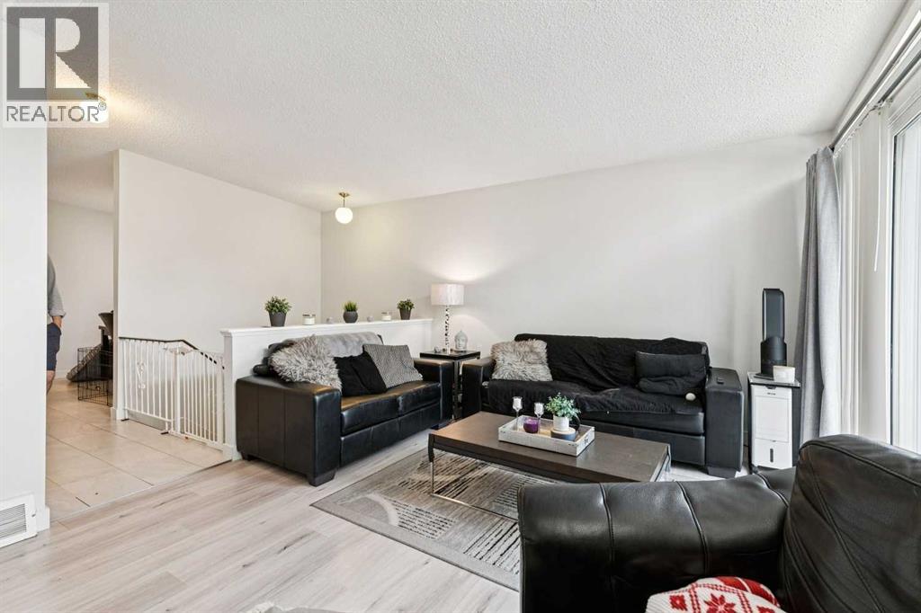 715 5 Street NE, Calgary, Alberta  T2E 3W7 - Photo 9 - A2335405