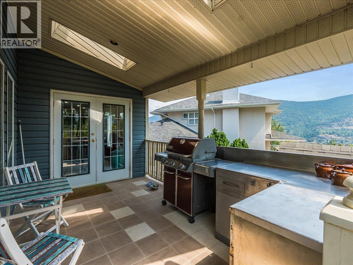 3617 14th Avenue, Castlegar, British Columbia  V1N 4J2 - Photo 14 - 10398027