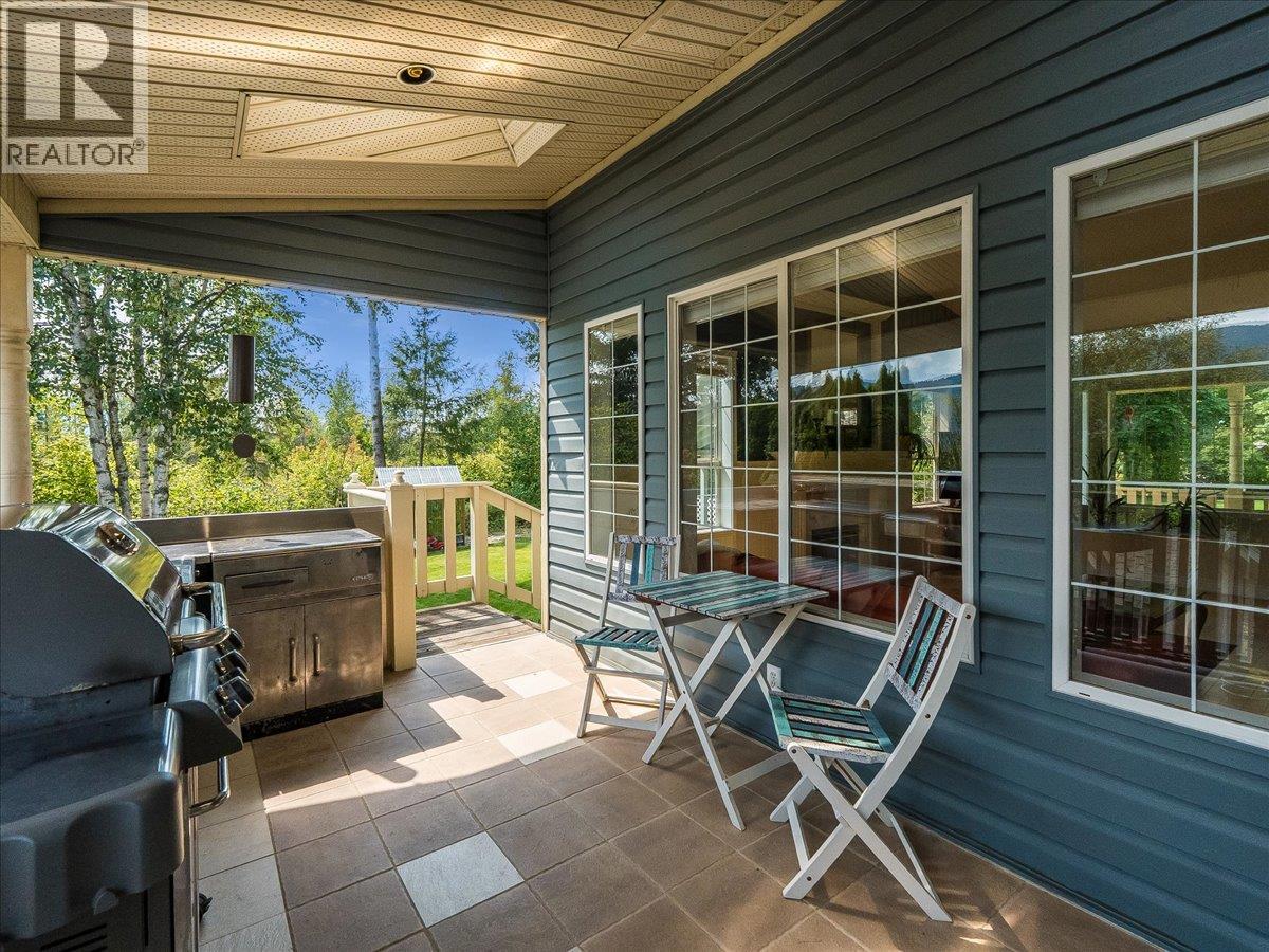 3617 14th Avenue, Castlegar, British Columbia  V1N 4J2 - Photo 12 - 10398027