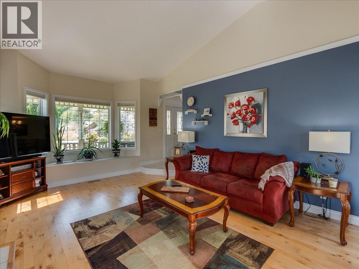 3617 14th Avenue, Castlegar, British Columbia  V1N 4J2 - Photo 6 - 10398027