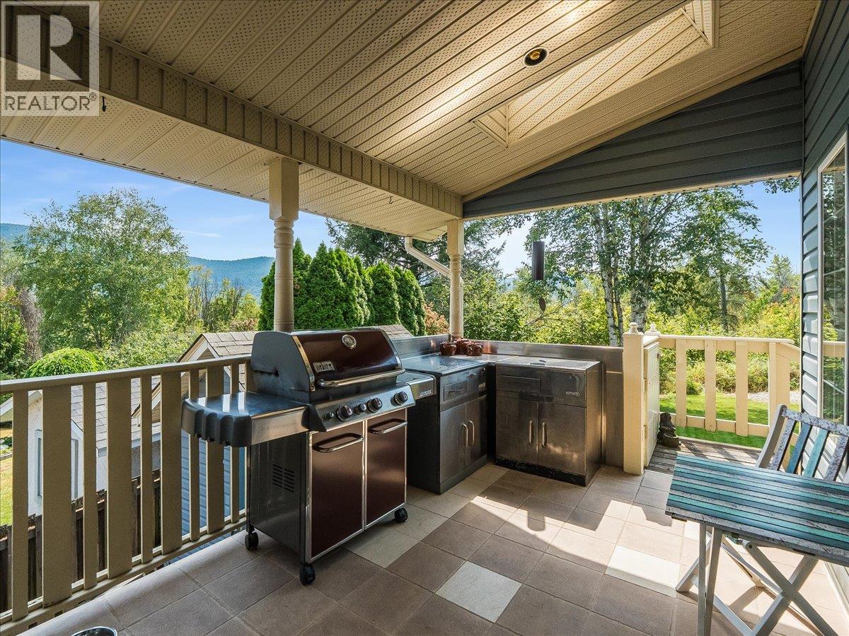 3617 14th Avenue, Castlegar, British Columbia  V1N 4J2 - Photo 11 - 10398027