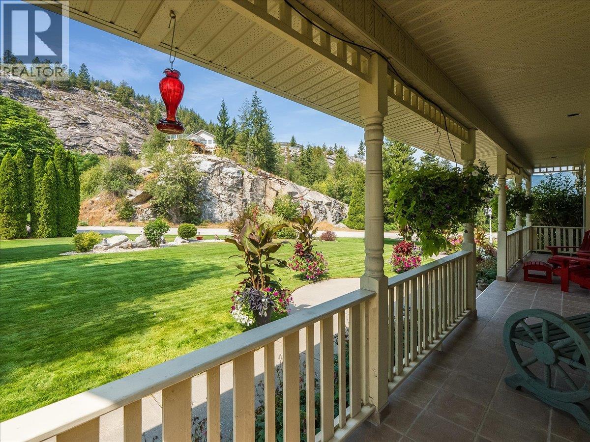 3617 14th Avenue, Castlegar, British Columbia  V1N 4J2 - Photo 86 - 10398027