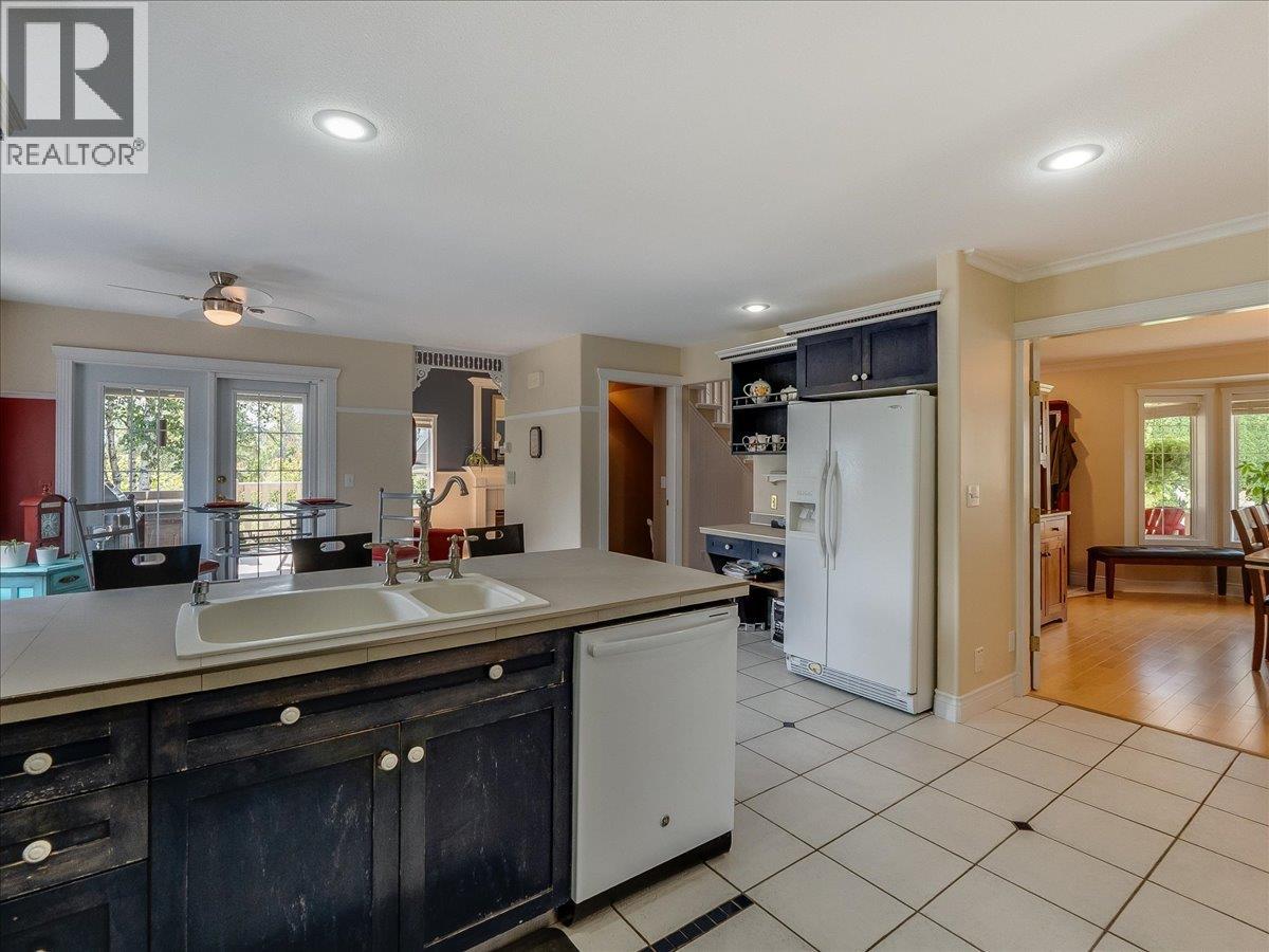3617 14th Avenue, Castlegar, British Columbia  V1N 4J2 - Photo 26 - 10398027