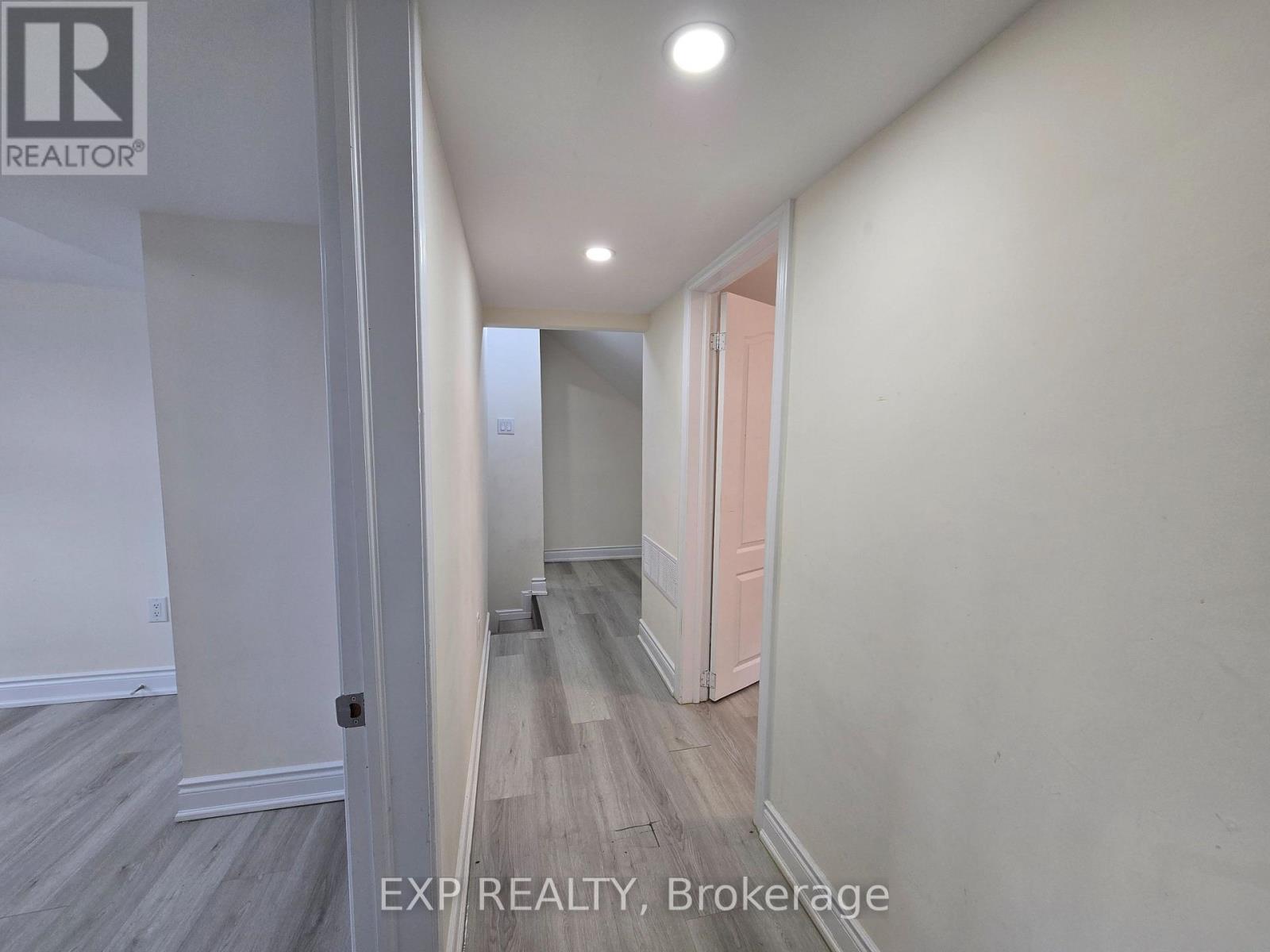 2 - 69 Vine Street, St. Catharines, Ontario  L2R 3X9 - Photo 10 - X13688192