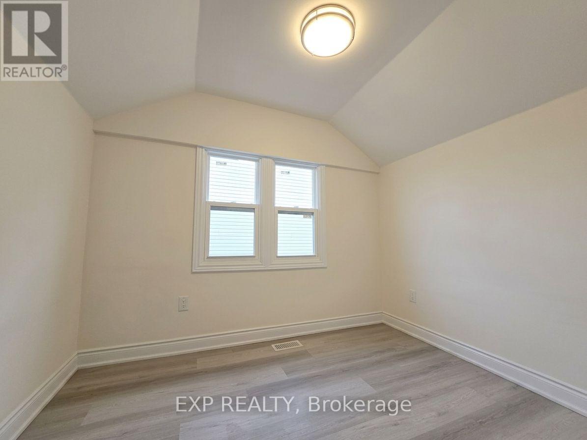 2 - 69 Vine Street, St. Catharines, Ontario  L2R 3X9 - Photo 2 - X13688192