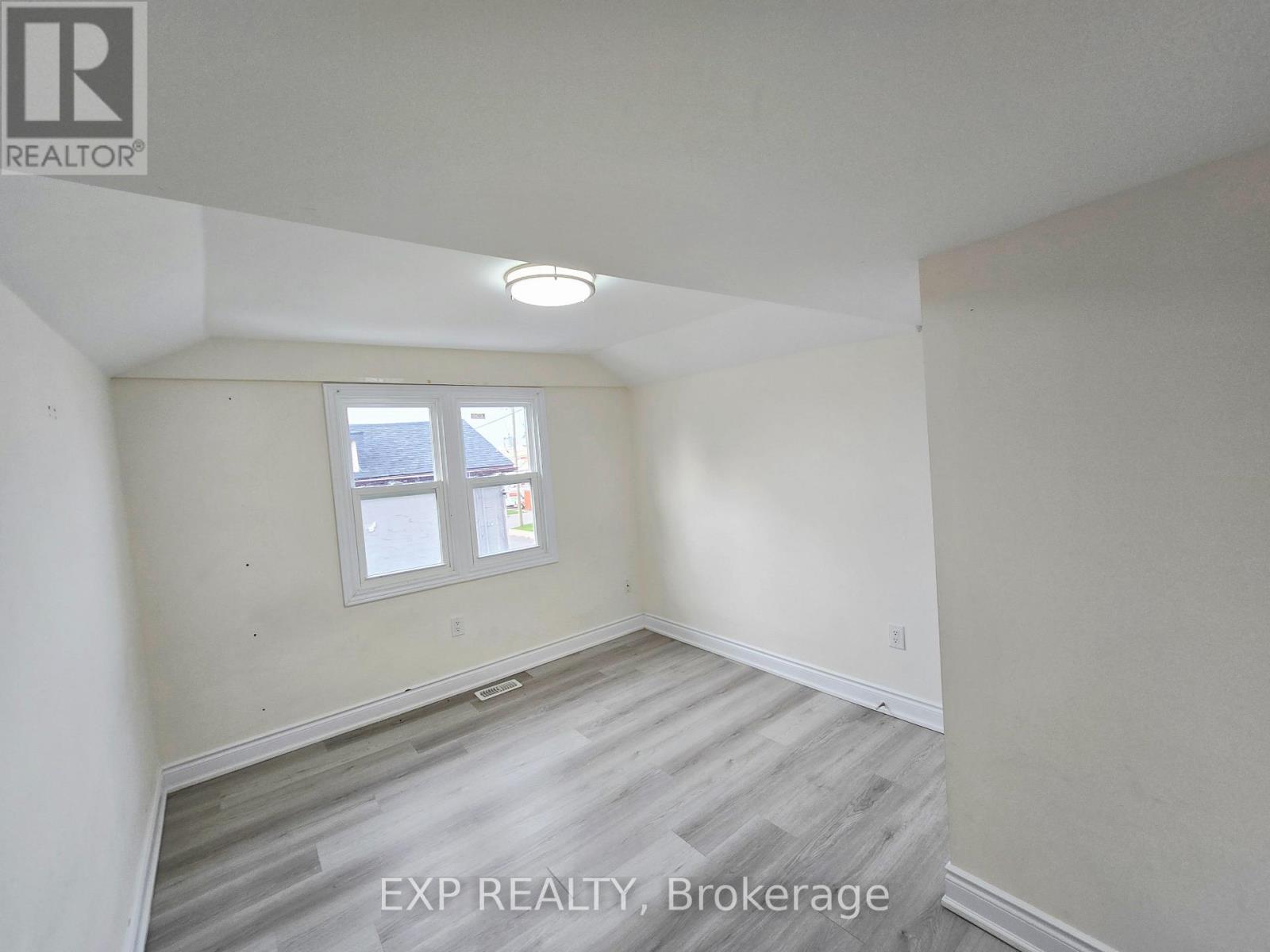 2 - 69 Vine Street, St. Catharines, Ontario  L2R 3X9 - Photo 4 - X13688192
