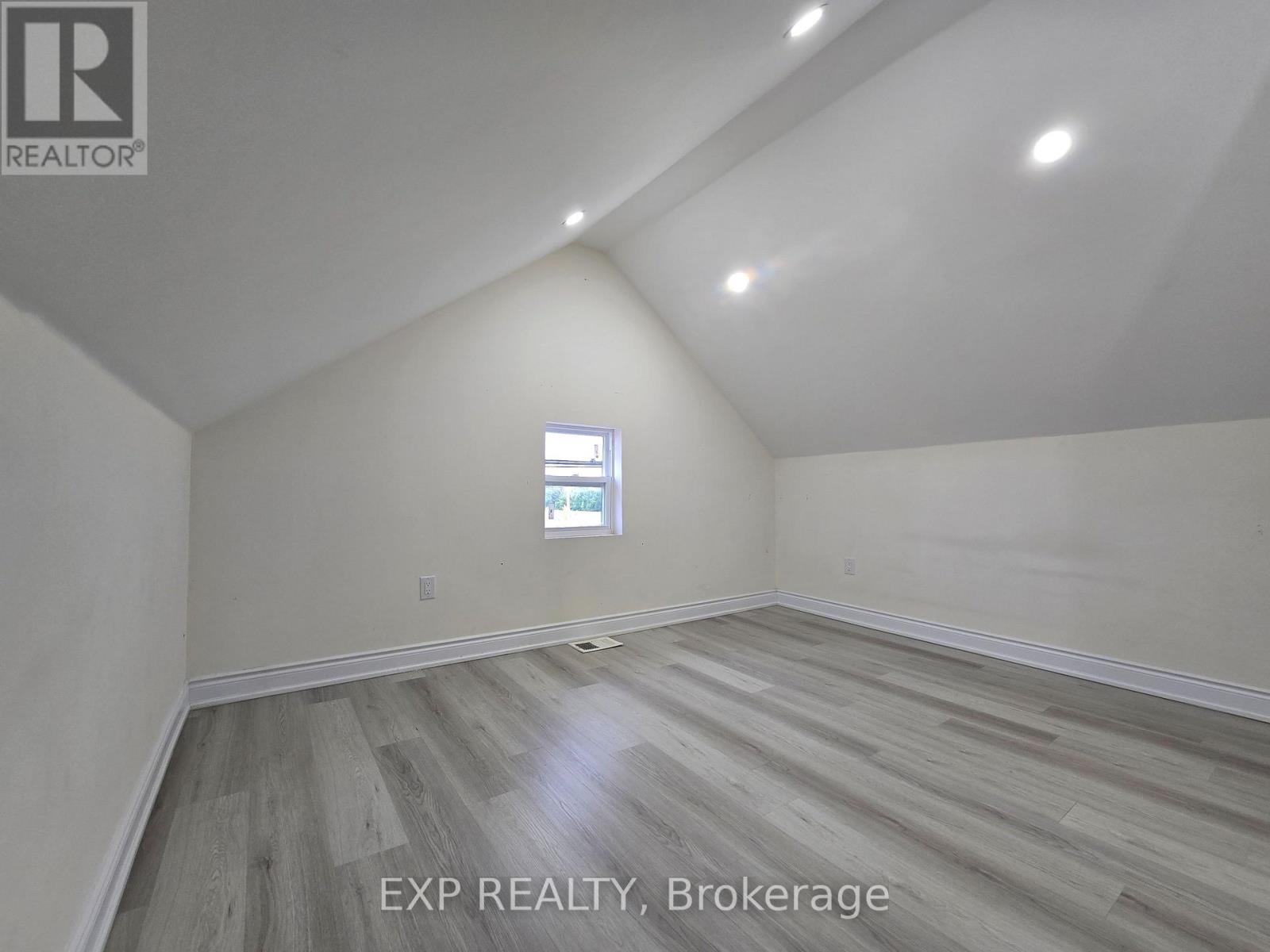 2 - 69 Vine Street, St. Catharines, Ontario  L2R 3X9 - Photo 7 - X13688192