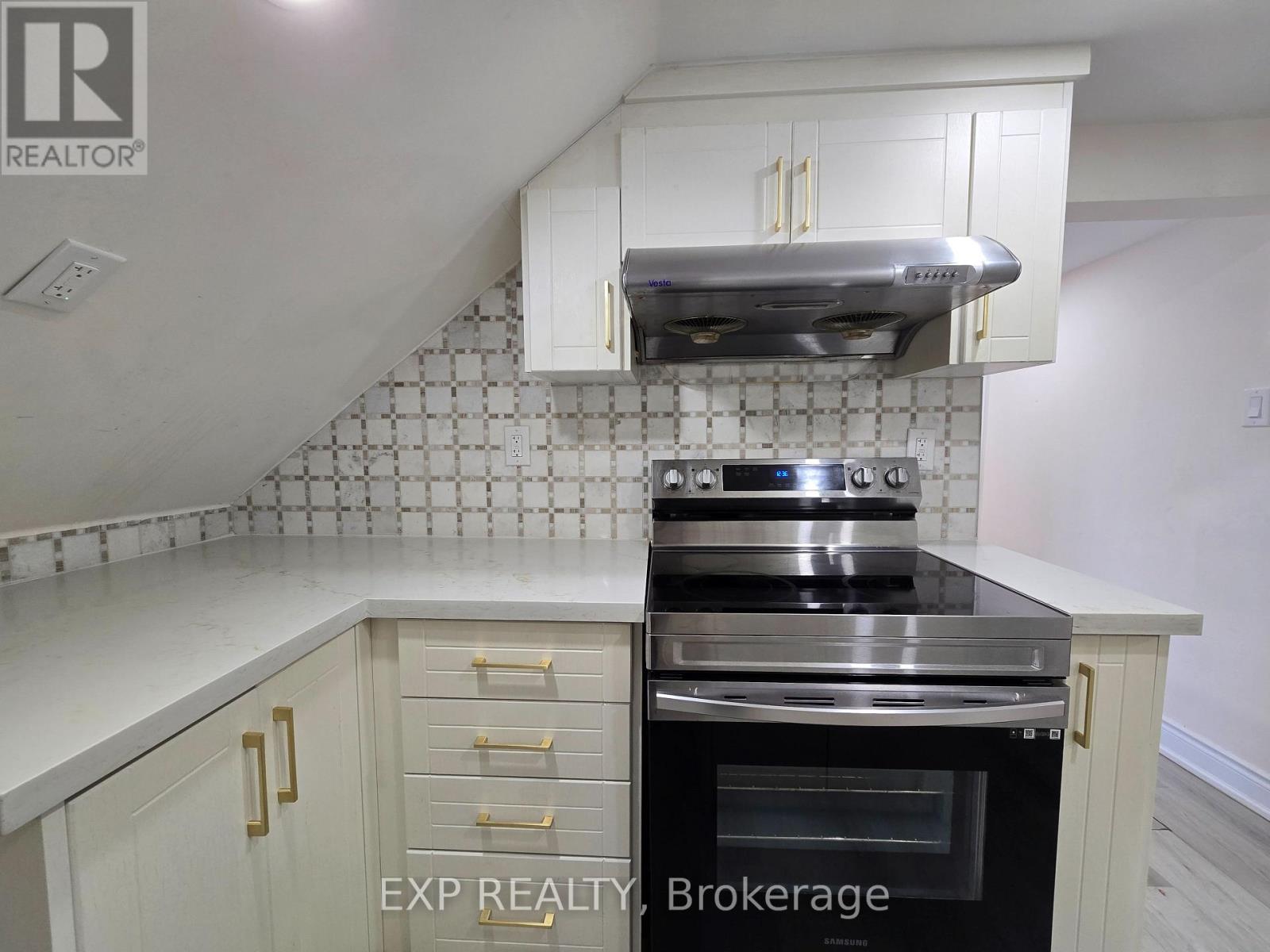 2 - 69 Vine Street, St. Catharines, Ontario  L2R 3X9 - Photo 8 - X13688192