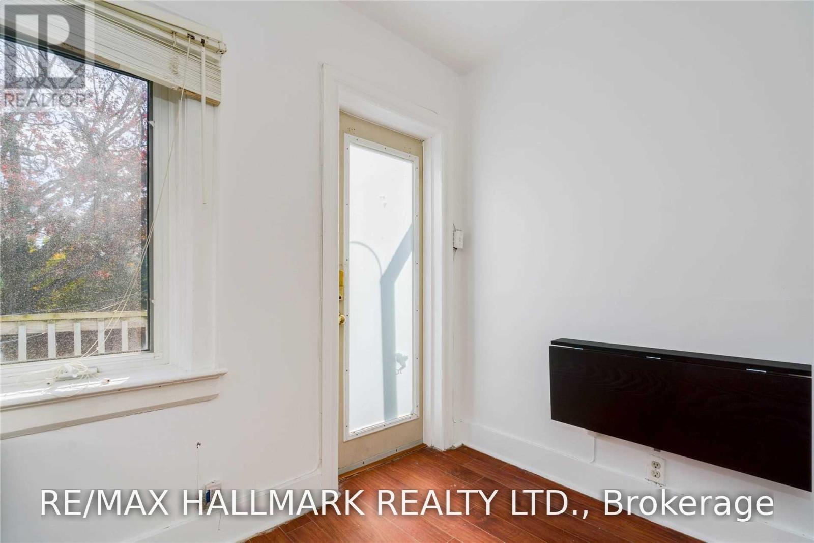 2nd Fl - 1001 Kingston Road, Toronto, Ontario  M4E 1T3 - Photo 11 - E13688068
