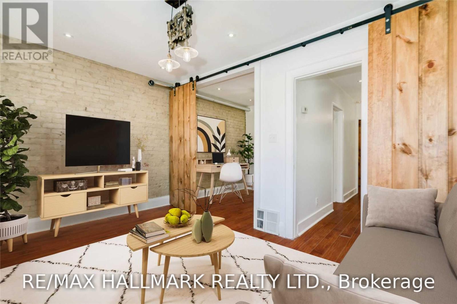 2nd Fl - 1001 Kingston Road, Toronto, Ontario  M4E 1T3 - Photo 2 - E13688068