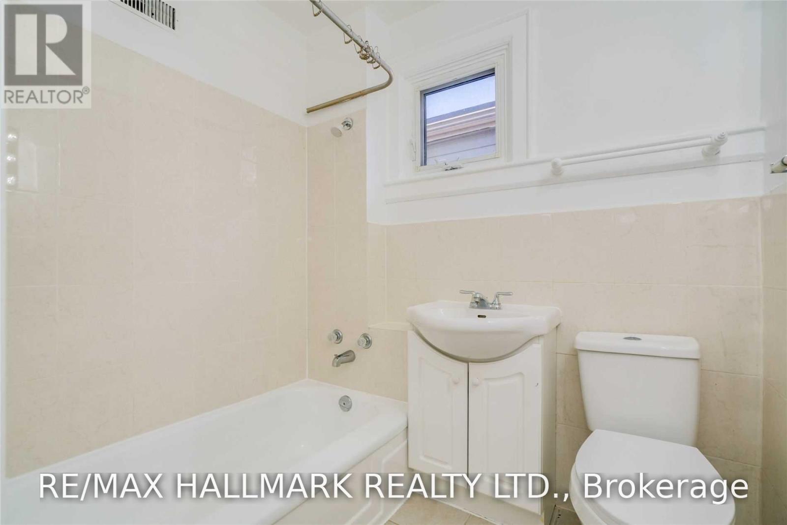 2nd Fl - 1001 Kingston Road, Toronto, Ontario  M4E 1T3 - Photo 8 - E13688068