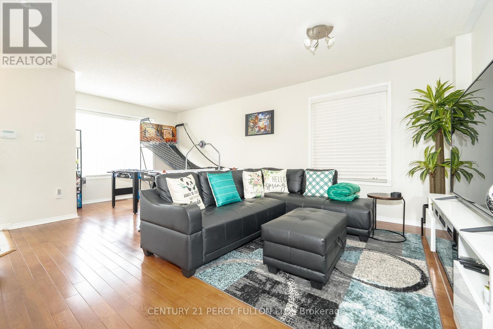 71 Armitage Crescent, Ajax, Ontario  L1T 4K9 - Photo 9 - E13688148