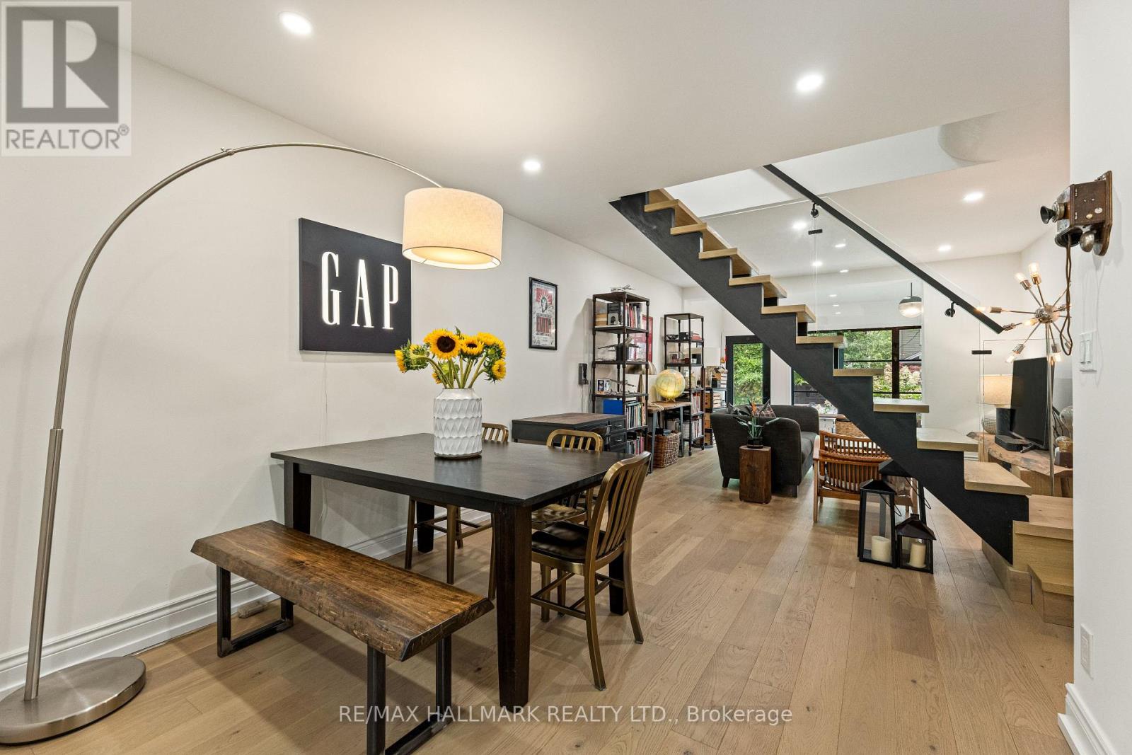 324 Kenilworth Avenue, Toronto, Ontario  M4L 3S8 - Photo 10 - E13688170