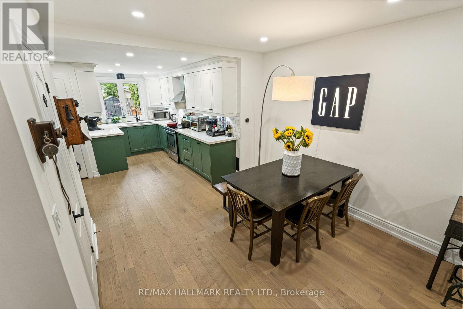 324 Kenilworth Avenue, Toronto, Ontario  M4L 3S8 - Photo 14 - E13688170