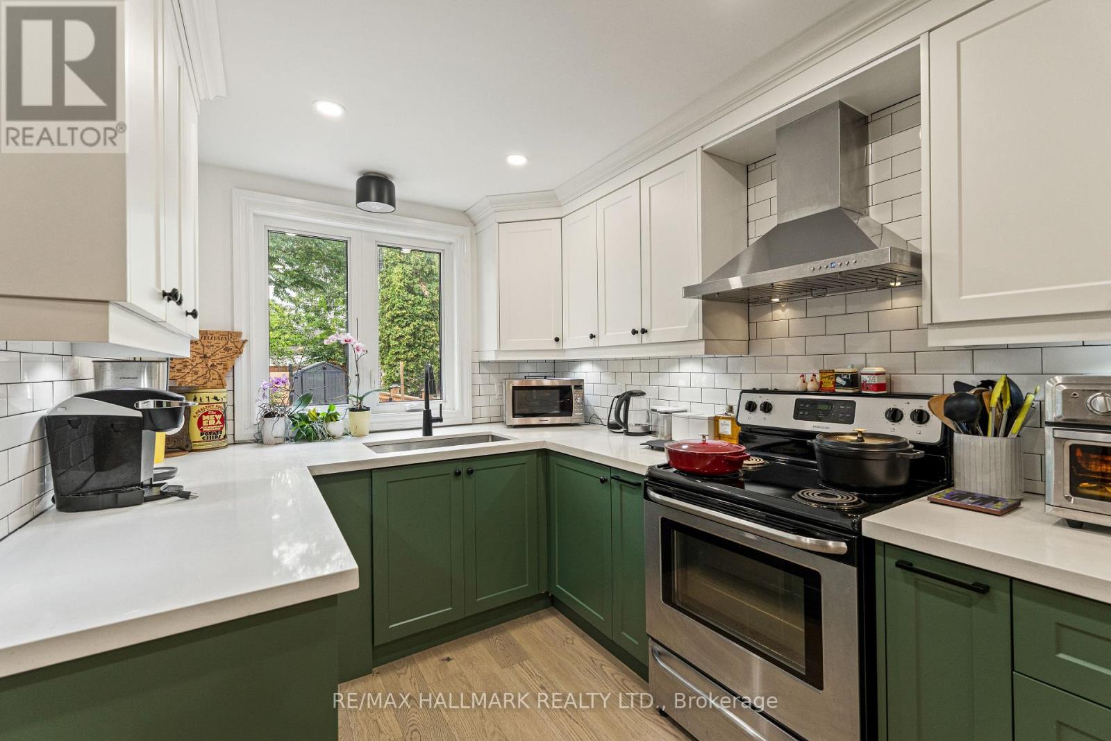 324 Kenilworth Avenue, Toronto, Ontario  M4L 3S8 - Photo 16 - E13688170