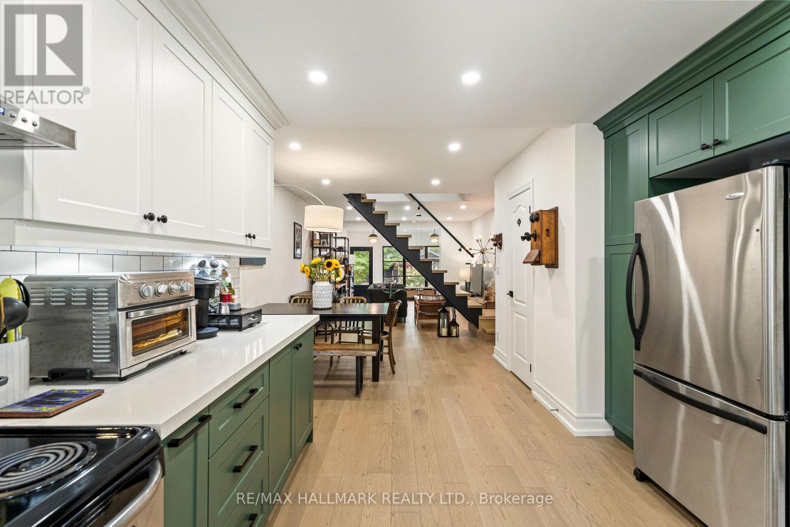 324 Kenilworth Avenue, Toronto, Ontario  M4L 3S8 - Photo 17 - E13688170