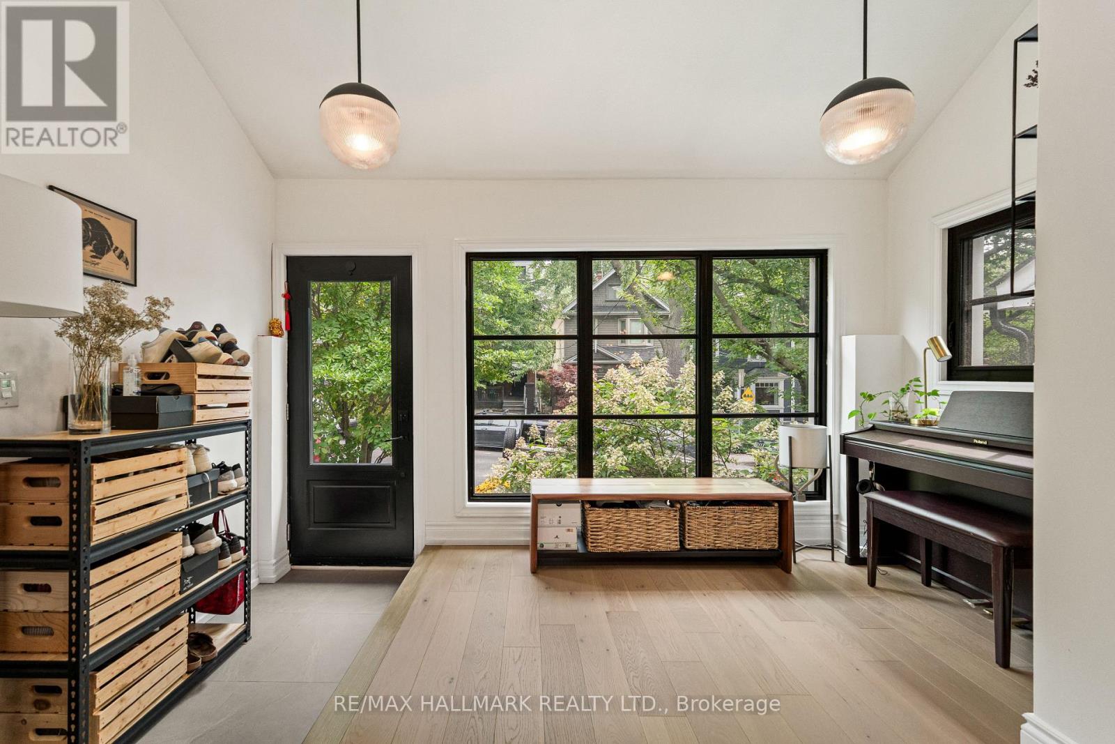 324 Kenilworth Avenue, Toronto, Ontario  M4L 3S8 - Photo 3 - E13688170