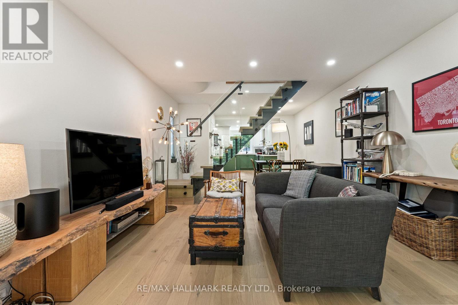 324 Kenilworth Avenue, Toronto, Ontario  M4L 3S8 - Photo 6 - E13688170