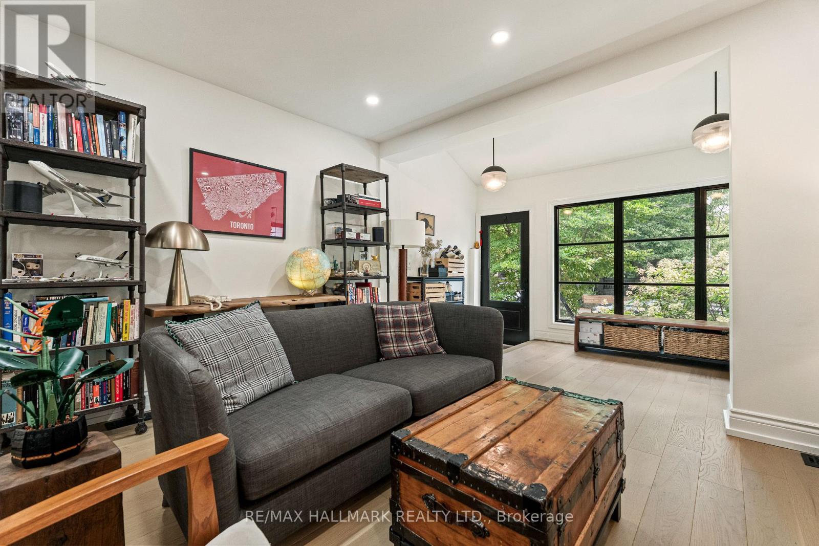 324 Kenilworth Avenue, Toronto, Ontario  M4L 3S8 - Photo 7 - E13688170