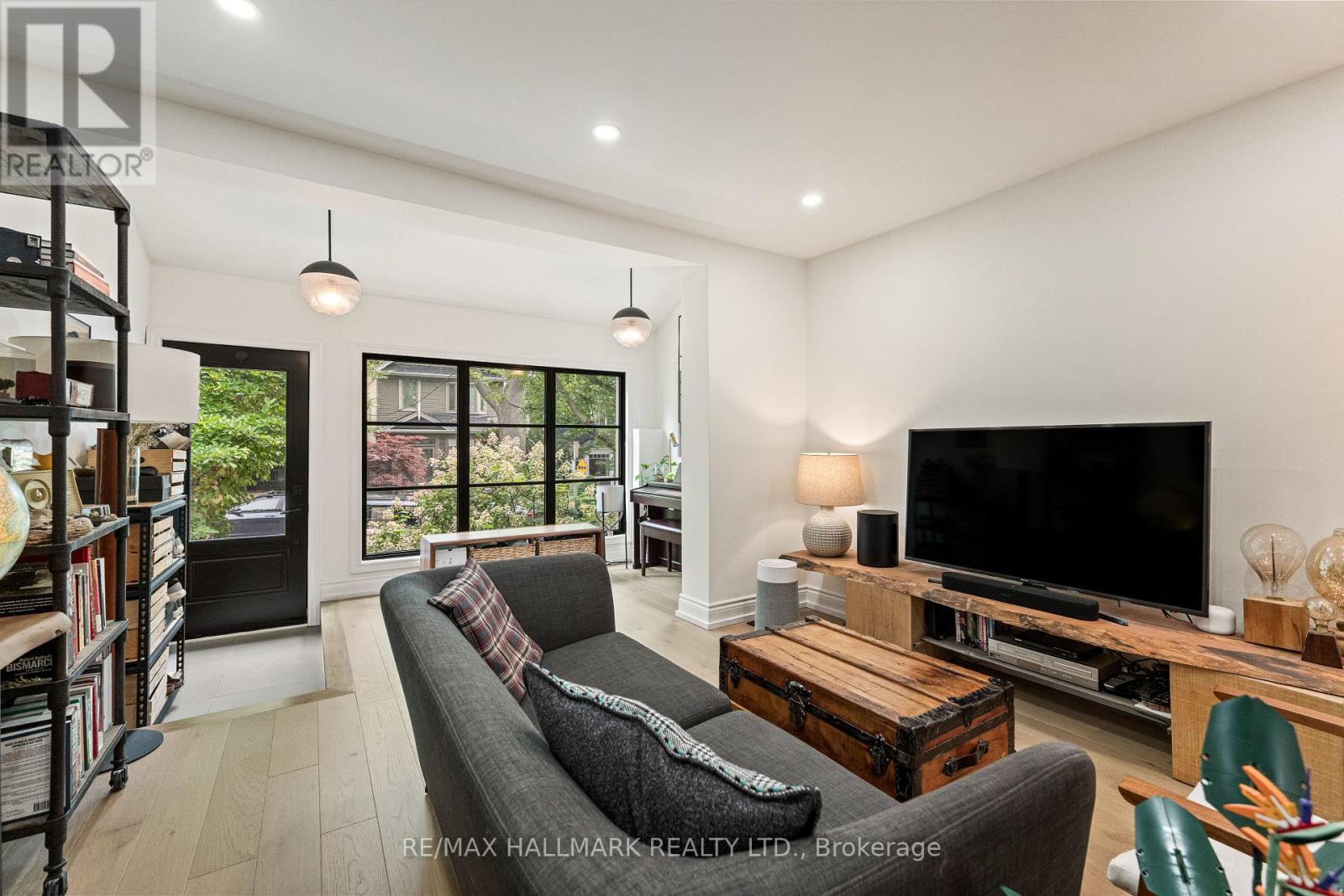 324 Kenilworth Avenue, Toronto, Ontario  M4L 3S8 - Photo 8 - E13688170