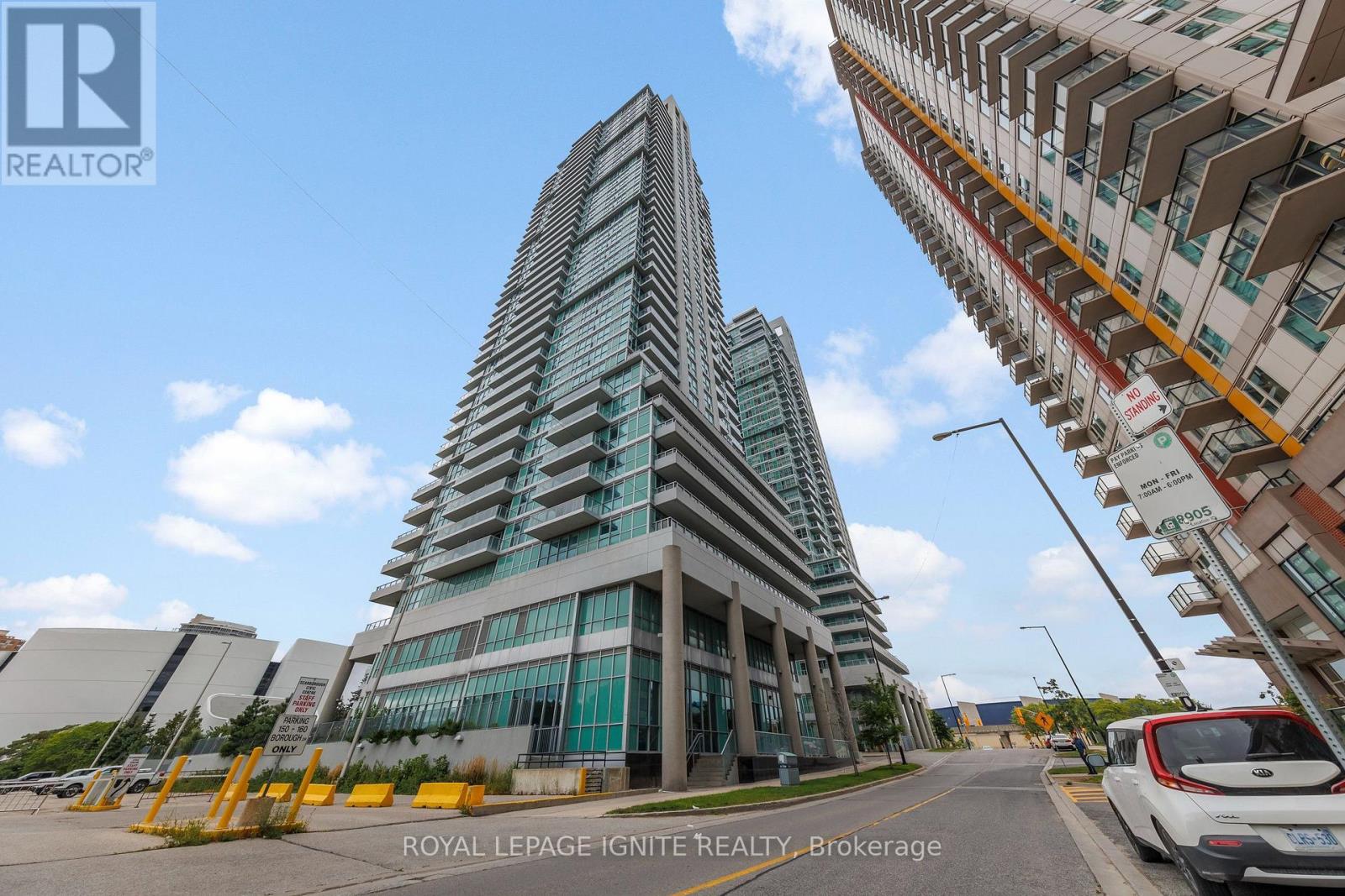 Ph04 - 50 Town Centre Court, Toronto, Ontario  M1P 0A9 - Photo 2 - E13688180
