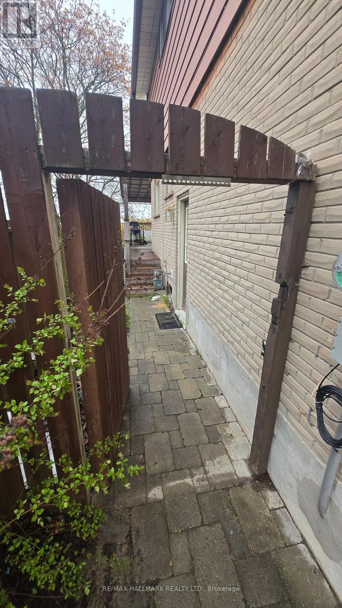 Lower Level - 106 Springdale Crescent, Oshawa, Ontario  L1H 7C1 - Photo 5 - E13688220