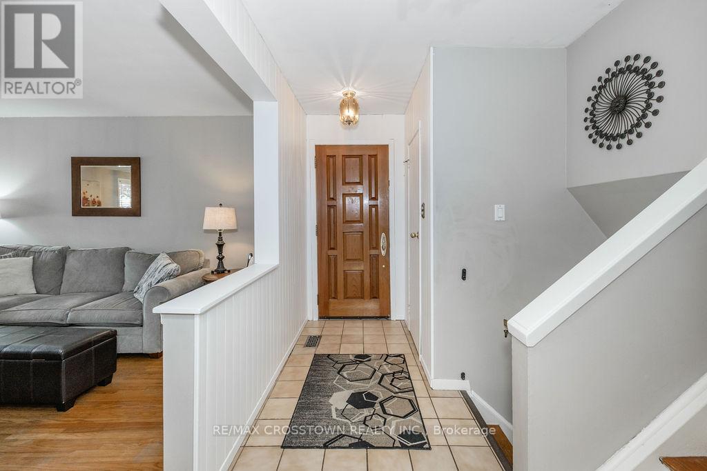 865 Krosno Boulevard, Pickering, Ontario  L1W 1H2 - Photo 2 - E13688242