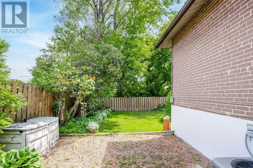 865 Krosno Boulevard, Pickering, Ontario  L1W 1H2 - Photo 35 - E13688242