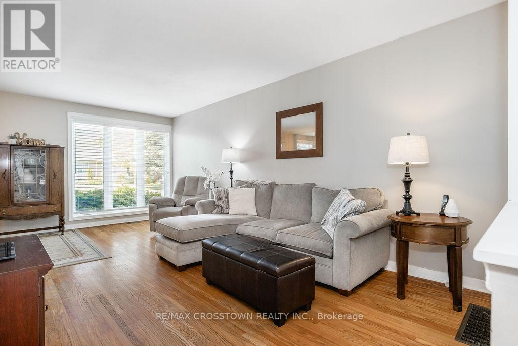 865 Krosno Boulevard, Pickering, Ontario  L1W 1H2 - Photo 4 - E13688242