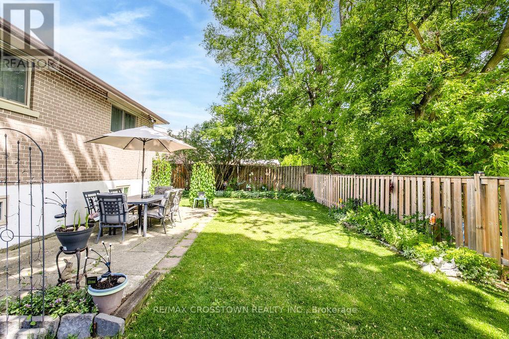 865 Krosno Boulevard, Pickering, Ontario  L1W 1H2 - Photo 41 - E13688242