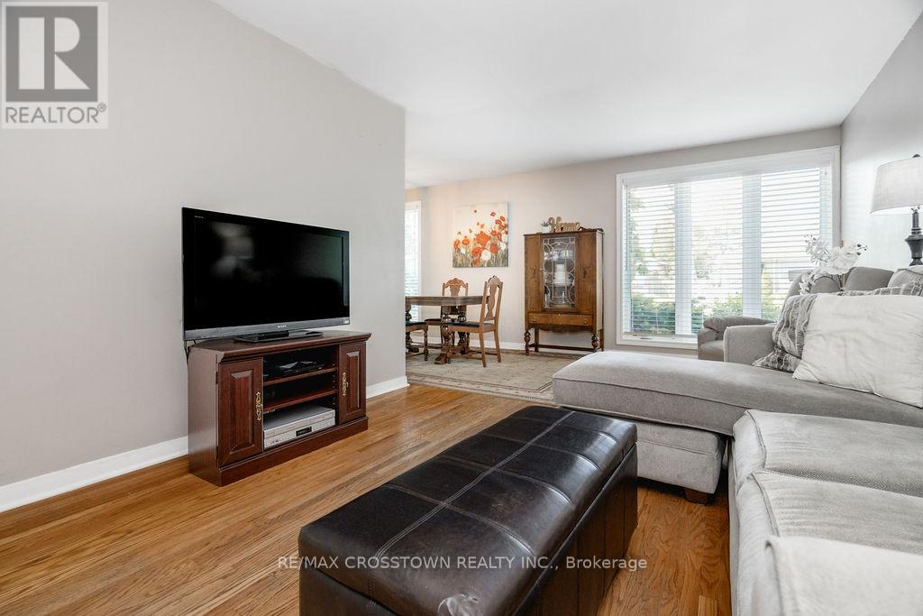 865 Krosno Boulevard, Pickering, Ontario  L1W 1H2 - Photo 5 - E13688242